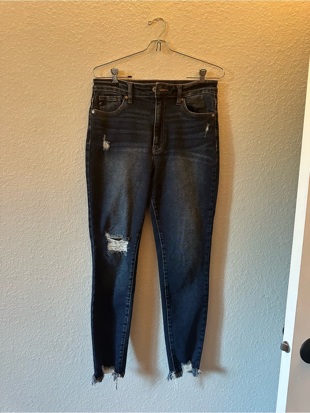 KanCan // Skinny Distressed Dark Blue Jeans size 9/28